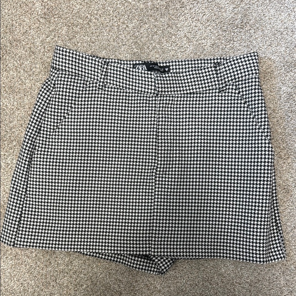 Zara Black and White Houndstooth Mini Skirt